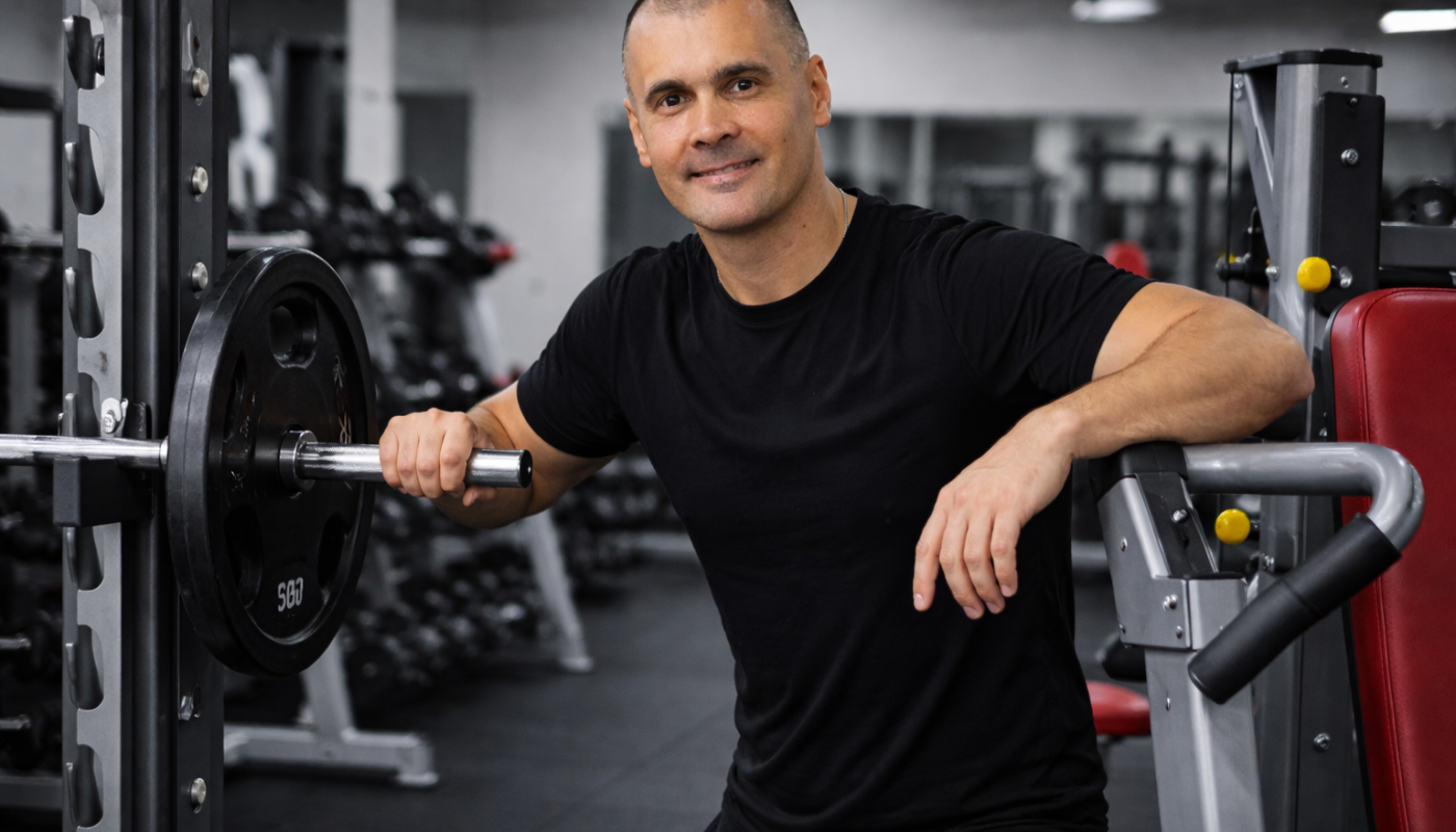 Maszyny czy wolne ciężary? Co lepsze na początek przygody z siłownią?