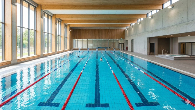 Baseny w Częstochowie jako uzupełnienie treningu siłowego. Gdzie warto pływać?